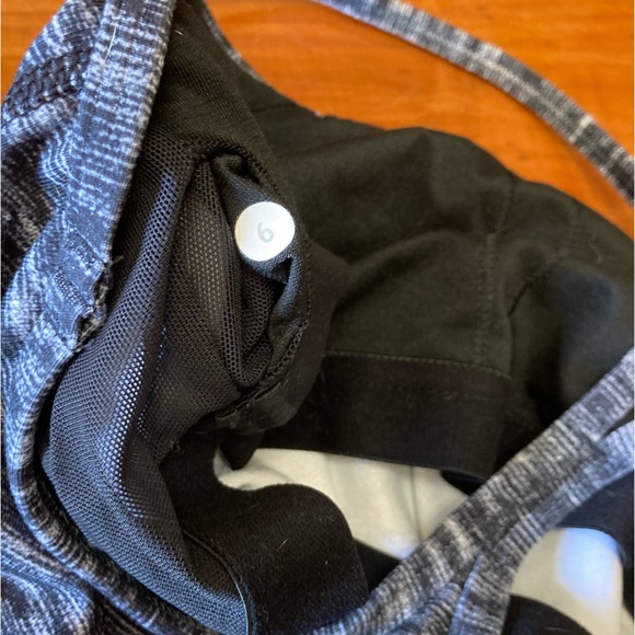 Lululemon tank with bra size 6 - Picture 3 of 3